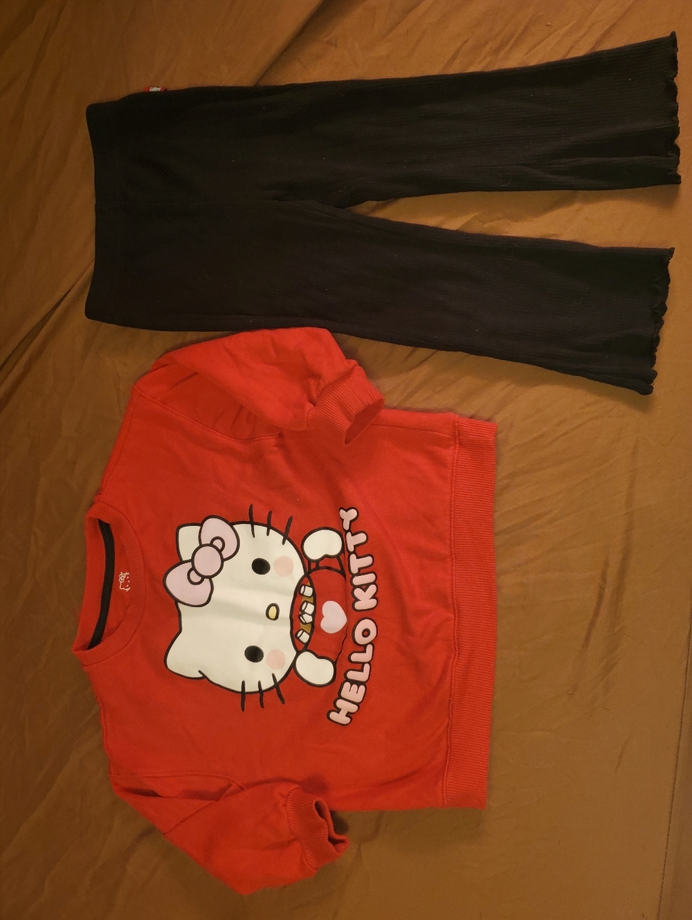 B2G1F Hello Kitty Red Graphic Sweatshirt with Black Ribbed Pants Set 3T